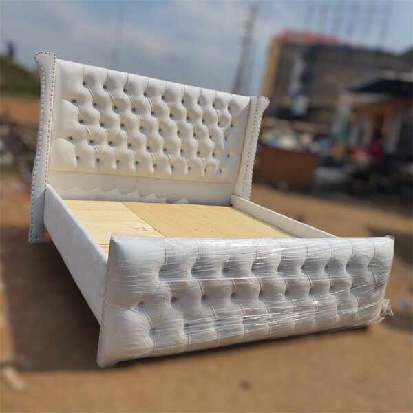 Modern tufted 6/6 bed